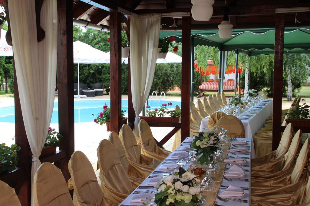 Vila Royal Urziceni Esterno foto